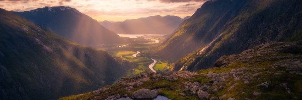 Norwegia, Rzeka Rauma, Dolina Romsdalen, Zachód słońca, Góry