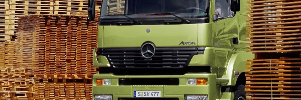 Zielony Ciągnik Mercedesa