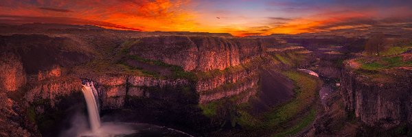 Wyżyna Kolumbii, Park Stanowy, Wodospad Palouse Falls, Rzeka Snake, Stan Waszyngton, Stany Zjednoczone