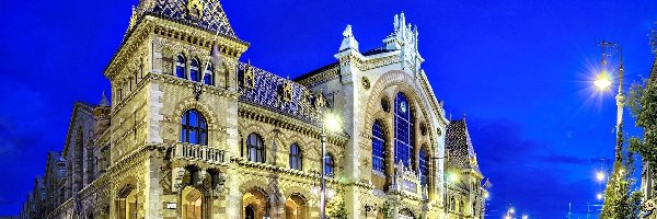 Miasto nocą, Ulica, Dom