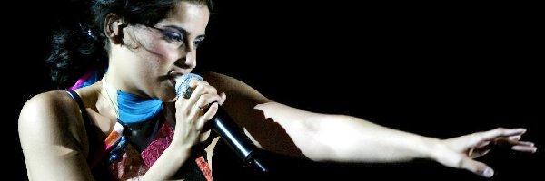 Mikrofon, Nelly Furtado