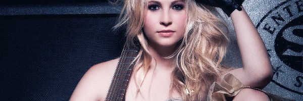 Gitara, Candice Accola, Blondynka