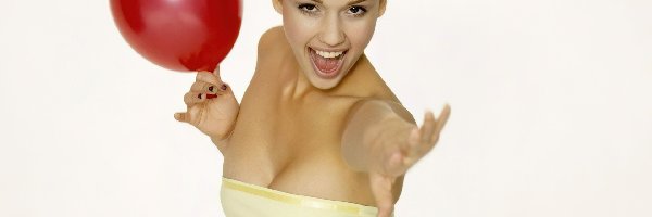 Jessica Alba, balon, czerwony, suknia, kremowa