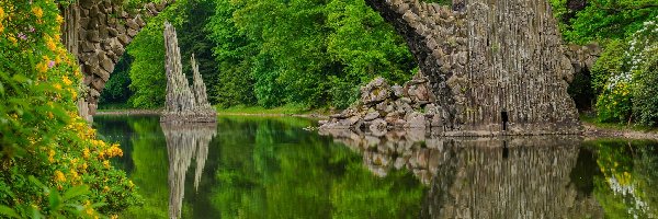 Kamienny, Saksonia, Odbicie Las, Kwiaty, Park Rododendronów Kromlau, Most łukowy, Jezioro Rakotz, Niemcy