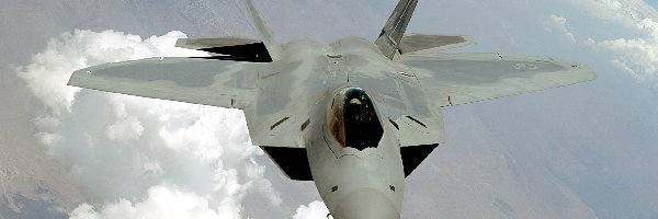 Chmury, F-22 Raptor