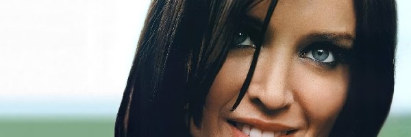 Dannii Minogue, buzia