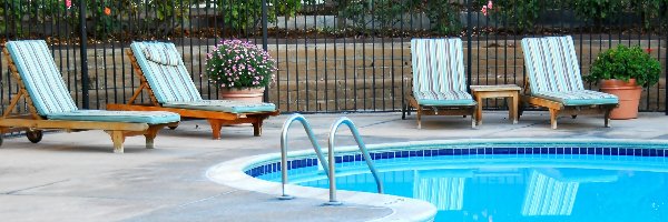 Kwiaty, Leżaki, Basen