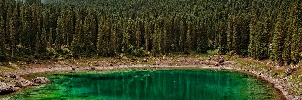 Jezioro Karersee, Góra Latemar, Góry, Drzewa, Las, Włochy, Prowincja Bolzano, Dolomity, Welschnofen