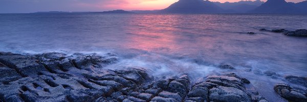 Wieś Elgol, Zachód słońca, Wyspa Skye, Szkocja, Skały, Morze