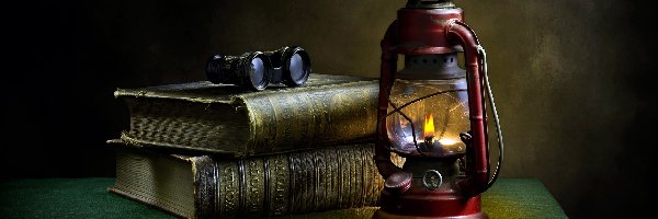 Lornetka, Kompozycja, Lampa naftowa, Książki