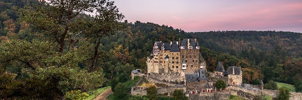 Zamek Eltz, Gmina Wierschem, Drzewa, Niemcy, Nadrenia-Palatynat