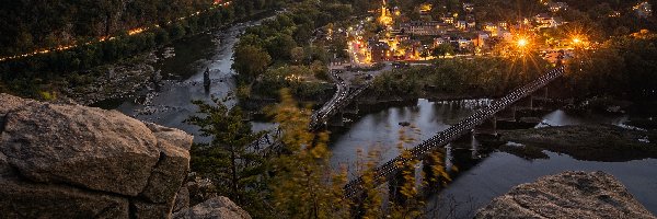 Hrabstwo Jefferson, Domy, Stany Zjednoczone, Kamienie, Rzeka Shenandoah, Mosty, Drzewa, Harpers Ferry, Światła, Stan Wirginia Zachodnia