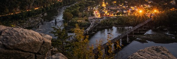 Hrabstwo Jefferson, Domy, Stany Zjednoczone, Kamienie, Rzeka Shenandoah, Mosty, Drzewa, Harpers Ferry, Światła, Stan Wirginia Zachodnia