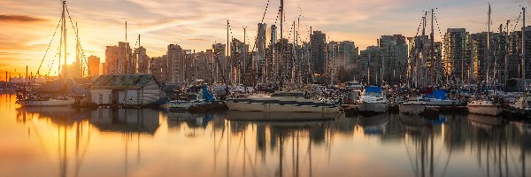 Żaglówki, Przystań, Prowincja Kolumbia Brytyjska, Vancouver, Kanada, Chmury, Wschód słońca, Stanley Park Marina, Wieżowce