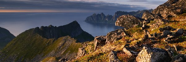 Góra Husfjellet, Morze, Skały, Zachód słońca, Norwegia, Wyspa Senja