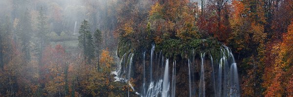 Jesień, Chorwacja, Wodospad, Plitwice, Park Narodowy Jezior Plitwickich, Jezioro, Las