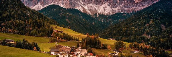 Domy, Wieś, Włochy, Lasy, Góry, Dolomity, Dolina Val di Funes, Wschód słońca, Santa Maddalena, Droga