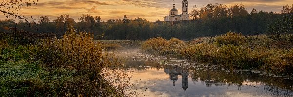 Drzewa, Jesień, Rosja, Obwód włodzimierski, Cerkiew św. Eilasza, Rzeka Vorsha, Wieś Glukhovo, Wschód słońca