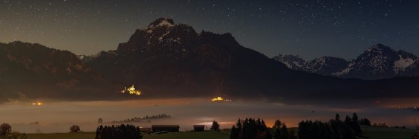 Zamglone, Niebo, Jezioro Forggensee, Gwiazdy, Niemcy, Góry, Drzewa, Schwangau, Las, Noc, Mgła