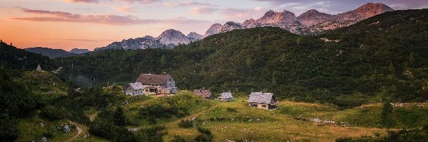 Drogi, Domy, Płaskowyż Komna, Alpy Julijskie, Góry, Słowenia, Gmina Kranjska Gora, Las, Chmury