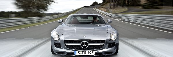 Mercedes Benz SLS, Przód, Agresywny