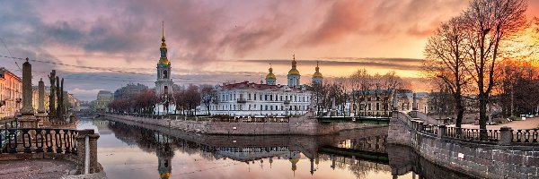 Sobór św. Mikołaja i Objawienia Pańskiego, Sankt Petersburg, Chmury, Zachód słońca, Cerkiew, Most, Kanał Kryukowski, Rosja