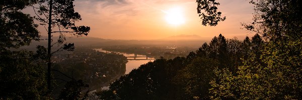 Wschód słońca, Rzeka Dunaj, Drzewa, Austria, Miasto Linz