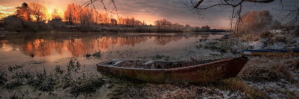 Łotwa, Rzeka Dubna, Drzewa, Łódka, Jesień, Łatgalia, Zachód słońca