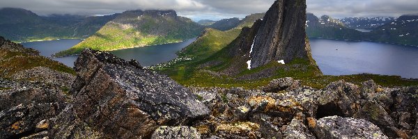 Szczyt, Góry, Norwegia, Wyspa Senja, Skały, Góra Segla, Mgła, Morze