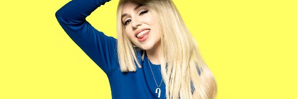 Sukienka, Piosenkarka, Ava Max, Kobieta, Blondynka, Granatowa, Uśmiech