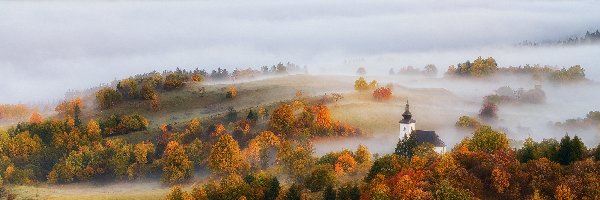 Kościół, Mgła, Las, Góry Kremnickie, Słowacja, Jesień, Drzewa