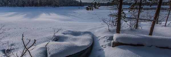 Łódka, Zaśnieżone, Ślady, Słońce, Jezioro, Śnieg, Drzewa, Zima