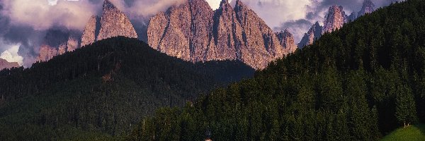 Masyw Odle, Las, Włochy, Chmury, Dolina Val di Funes, Góry, Dolomity, Kościół św. Jana