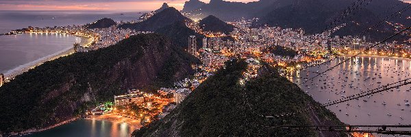 Statki, Zatoka Guanabara, Rio de Janeiro, Domy, Morze, Chmury, Brazylia, Góry, Zachód słońca, Światła