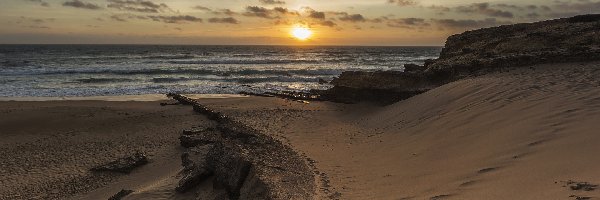 Morze, Piasek, Plaża, Zachód słońca, Ślady