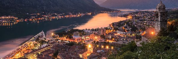 Morze, Czarnogóra, Domy Zdjęcie miasta, Oświetlone, Zatoka Kotorska, Zachód słońca, Góry, Miasto Kotor