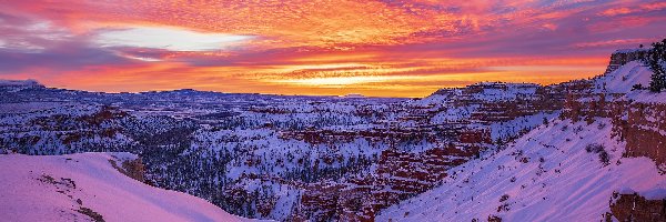 Chmury, Park Narodowy Bryce Canyon, Skały, Stan Utah, Stany Zjednoczone, Zachód słońca, Zima