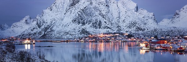 Domy, Lofoty, Góry, Skały, Wieś Reine, Morze Norweskie, Zima, Norwegia, Wyspa Moskenesoya, Światła