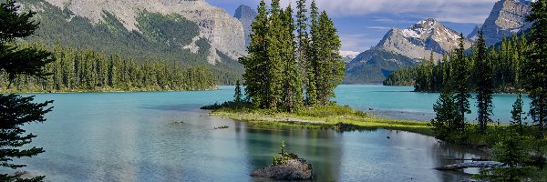 Góry, Chmury, Jezioro Maligne, Park Narodowy Jasper, Drzewa, Kanada, Prowincja Alberta