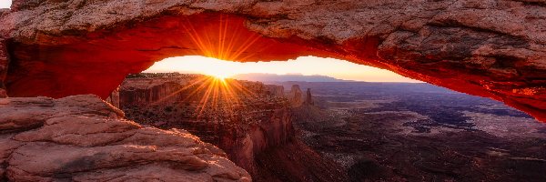 Stany Zjednoczone, Skały, Łuk skalny, Kanion, Park Narodowy Canyonlands, Utah, Promienie słońca
