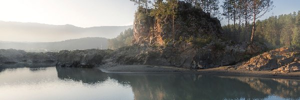 Rzeka Katuń, Skała, Drzewa, Rosja, Mgła, Poranek