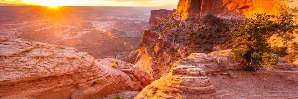 Chmury, Park Narodowy Canyonlands, Kanion, Utah, Stany Zjednoczone, Wschód słońca, Roślinność