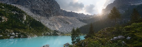 Włochy, Masyw Sorapiss, Jezioro Sorapis, Dolomity, Góry, Kamienie, Drzewa