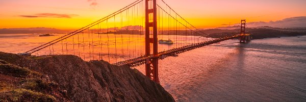 Most Golden Gate Bridge, Stany Zjednoczone, Stan Kalifornia, Zachód słońca, Cieśnina Golden Gate