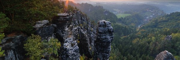 Park Narodowy Saskiej Szwajcarii, Drzewa, Zachód słońca, Niemcy, Skały, Góry Połabskie