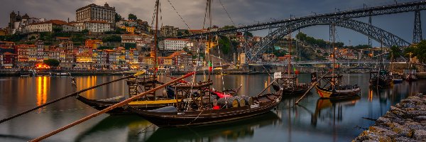 Most Ponte Dom Luís I, Rzeka Duero, Łodzie, Domy, Porto, Portugalia