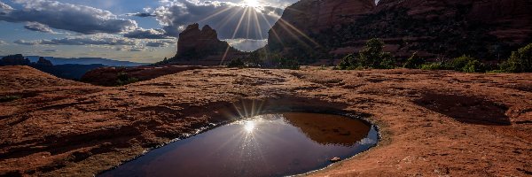 Stany Zjednoczone, Promienie słońca, Chmury, Kałuża, Skały, Arizona, Sedona