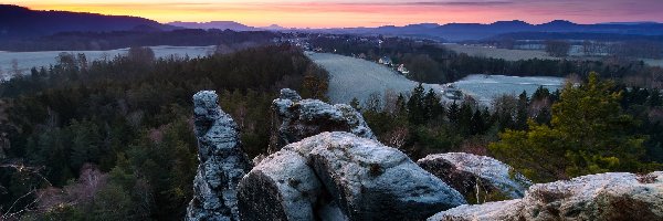 Park Narodowy Saskiej Szwajcarii, Skały, Drzewa, Niemcy, Góry Połabskie, Wschód słońca