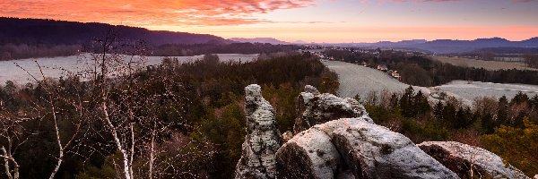 Park Narodowy Saskiej Szwajcarii, Góry Połabskie, Zachód słońca, Niemcy, Drzewa, Skały