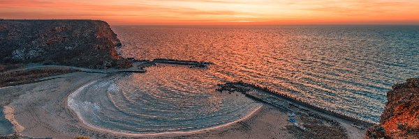 Skały, Wybrzeże, Bułgaria, Zachód słońca, Łódki, Zatoka Bolata Bay, Plaża, Morze